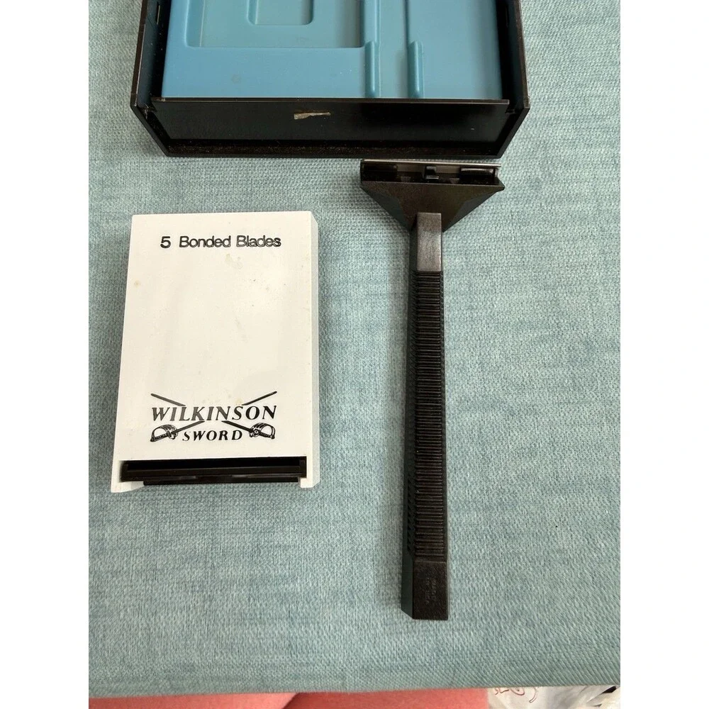 VTG Wilkinson Sword Bonded Razor System with 4 Blades Case England, UK